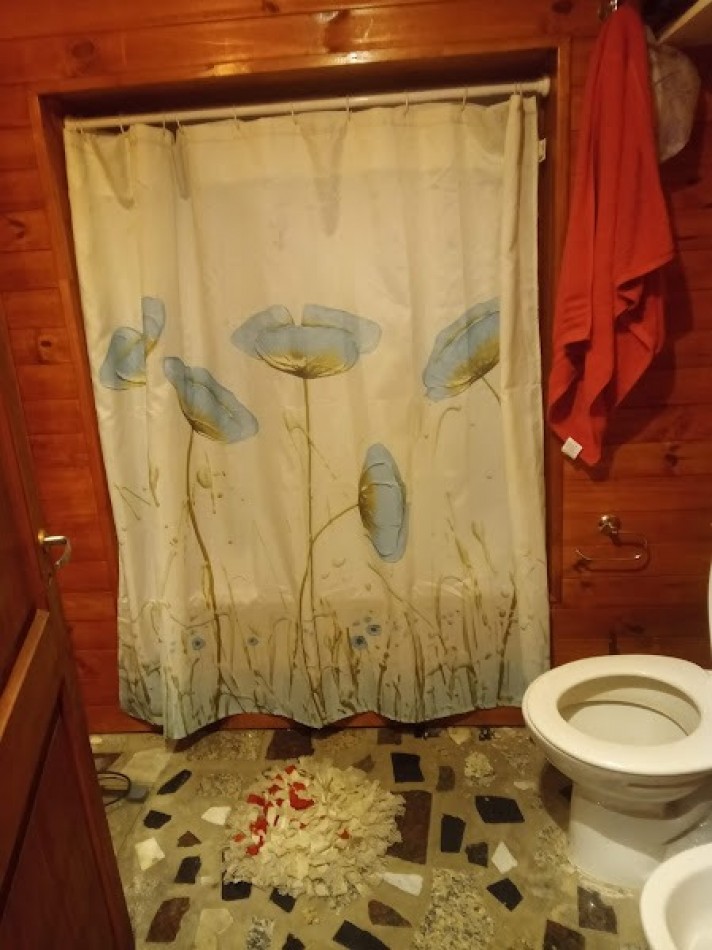 VENDO HERMOSA CABAÑA DE TRONCOS